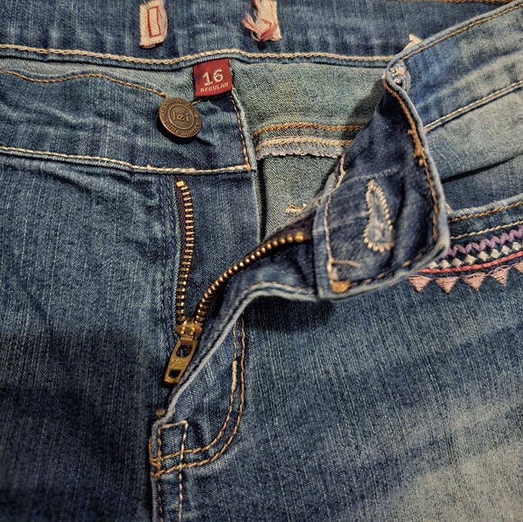 LITTLE GIRLS jeans size 16 distressed look pink. NOT ADULT. Very cute. 😊 - Picture 2 of 4